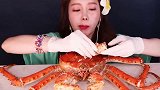 不嫉妒小姐姐的美貌,而嫉妒她手里的螃蟹,蟹肉拔出来的瞬间超馋