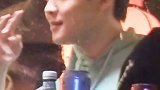 尤长靖 真宠粉啊！过生日还特意给粉丝拍照发图，拍照姿势也是真是可爱本人了！