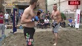 实拍：战斗民族沙滩格斗，抡起膀子就切磋起来
