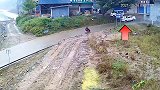 下雨路滑，小心驾驶，谨慎驾驶