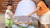 帅哥惨遭小侄子整蛊，接下来的一幕，真是笑死人不偿命