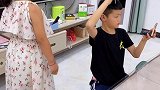 这镜子真是个好东西，不然又让妹妹得逞了！