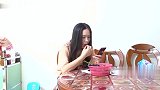 方言喜剧，这两公婆拿个快递都各怀鬼胎，看完笑趴了