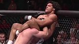 不劲爆但令人窒息的终结！UFC经典绞杀 对手无奈投降没脾气