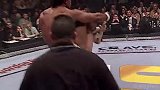 不劲爆但令人窒息的KO！UFC经典绞杀 对手无奈投降没脾气