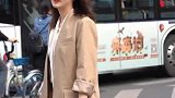 小姐姐肯定是公司高级白领，不只身材好，走路气场也太强大了！