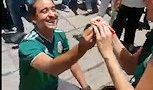 人生赢家！主队击败世界冠军+求婚成功 这两位墨西哥球迷很幸福