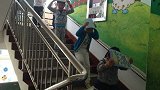 广西发生5.2级地震 小学生边逃生边发问：老师，真的假的？