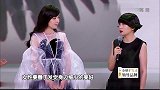 这是啥设计啊郭碧婷咋穿个雨衣就上来了呢