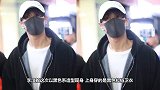 李汶翰低调走机场，刘海长到挡住眼睛，鞋带开了都看不到