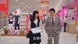 美女跟小鲜肉逛超市，被老狐狸撞个正着，老狐狸这反应也太逗了！