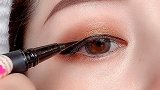 一个完整的眼妆 眼线的画法很重要 这个划重点