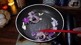 鱿鱼须怎么做才好吃家常做法，百吃不腻的鱿鱼须炒韭菜，超级开胃