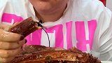 这样吃东西让人感觉特别香，手上全是油了