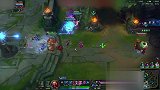 武汉游戏-英雄联盟:在下路配合队友,团灭敌方