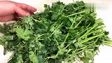 保存香菜直接放冰箱就错了，简单2步，不烂叶不发黄，半年都新鲜