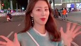 姑娘超级美，穿衣风格也好棒！