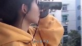 大姐，这么多人看着里，你是咋好意思的！