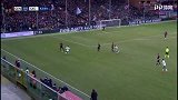 第72分钟热那亚球员祖卡诺维奇抢断成功