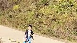 农忙的季节到了，原来他也是一位小小参与者