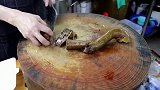 不愧香港街老手，用最标准斩鹅头刀法，让你嗦起鹅头来毫不费劲！