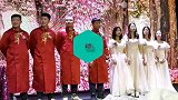 新娘扔捧花伴郎伸手即得，伴郎直接懵圈了，网友真天选之子