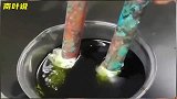 生锈的铁棒，在化学药剂一泡，竟焕然一新！好神奇啊！