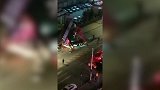 长春一天桥被翻斗车撞塌 桥体将车头压扁司机被困驾驶室