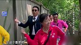 极限挑战：黄磊与阿姨跳广场舞《小苹果》，荣获青春钥匙，恐怖智商！