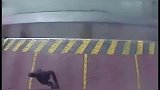 女司机上渡船，下一秒车毁人亡，作死无底线！