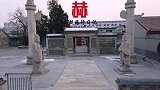 探访北京太监墓，昏暗的地宫里发现楠木棺材板，墓主人尸骨还在吗