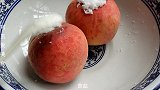 天气太热，试试自己做冰饮，两个桃子一杯牛奶，成本不到10块钱