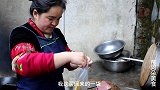 苗大姐做水煮肉，连吃了三碗米饭，汤泡饭真的太好吃了