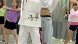 紫色衣服的小姐姐，你怎么了？