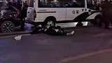 重庆一男子跳楼自杀 两路人被砸死系高三学生