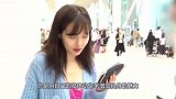 金泫雅又出另类穿搭，突发奇想大玩下衣失踪，路人投来炙热目光