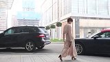 黑色高跟鞋。一字扣带凉鞋，给你不一样美足魅力