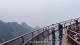 玻璃栈道为啥遭到“全国大封杀”？看完以后，你还敢去玩耍吗？
