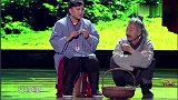 贾玲吃鸡，父亲现场为鸡报仇，笑翻了