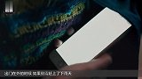 没有伞面的雨伞外形像是一把手电筒