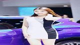 车模小姐姐笑容真甜美，让你的微笑真好看，支持你加油！