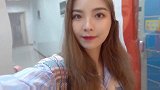 许杨玉琢练习舞蹈累到不能动弹，结束训练后开心“进城”