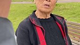 尊重别人也是尊重自己。