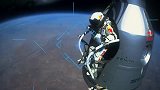 牛人挑战太空跳伞，近万米高空自由落体，下落速度突破音速