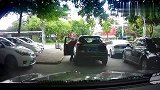 从来没有见过这样厚脸无耻的司机，就这么停车走人，还很洒脱！