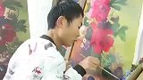 关爱残障暖心月济南脑瘫小伙当上画师。