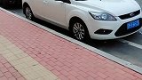 小车买白色，大车买黑色，不大不小买银色