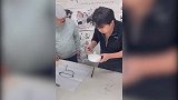 61岁毕福剑现状邋遢，身材发福满脸胡渣，疑似生活拮据！