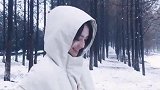 这个美女火了，雪地上的姑娘，好像一个雪精灵！