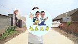 二货路边打劫美女，没想到美女不按套路出牌，非让小伙劫色